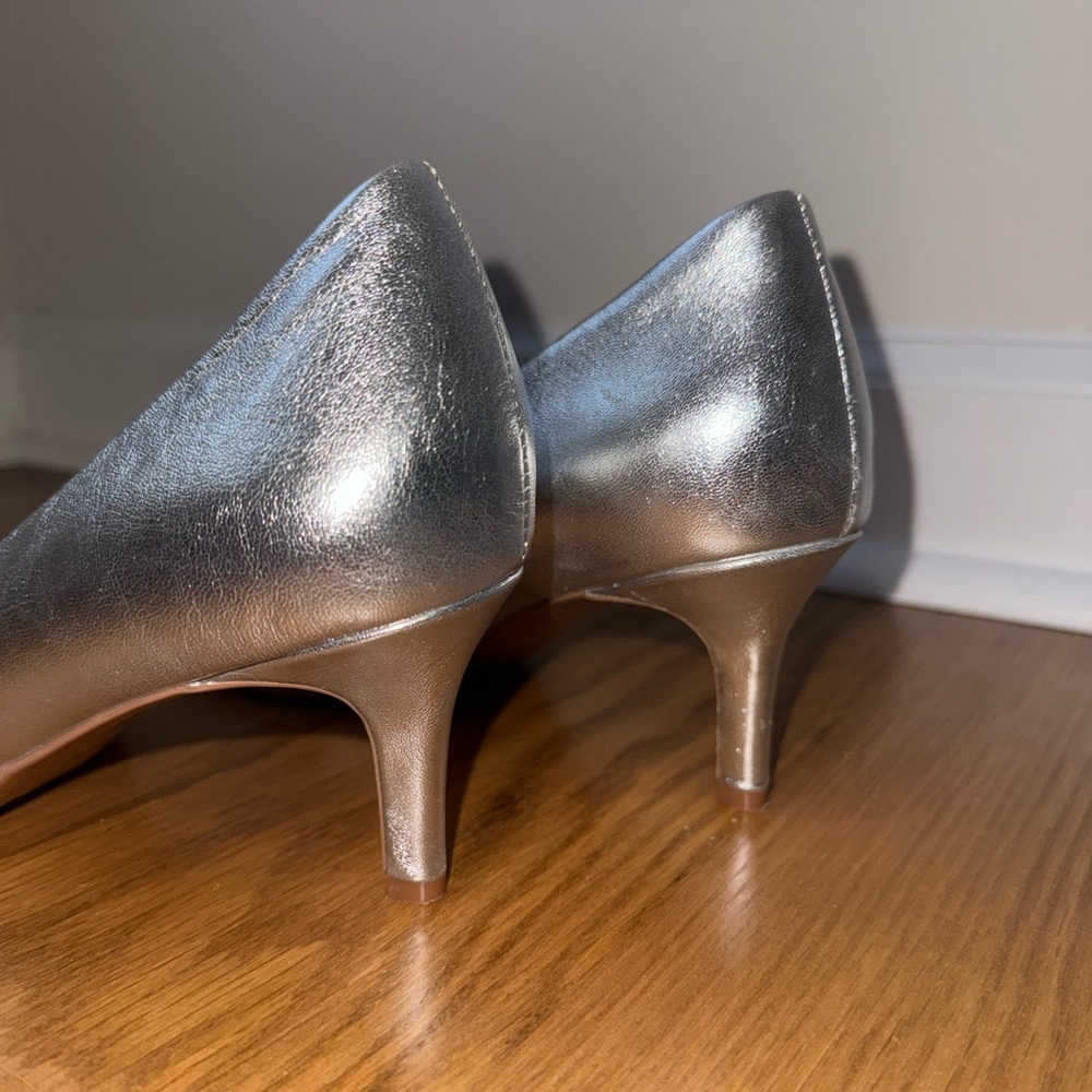 EUC Naturalizer Everly Pump Heels Silver Leather, Low Heel, Women's 8M - Picture 16 of 16